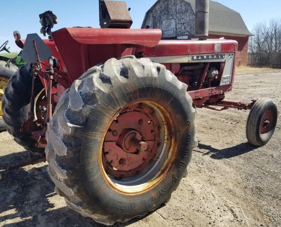 ’67 IH 706 Gas Tractor