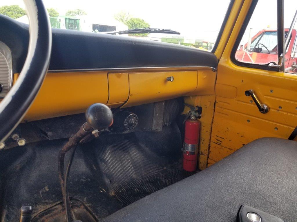 1968 Ford 600 Grain Truck