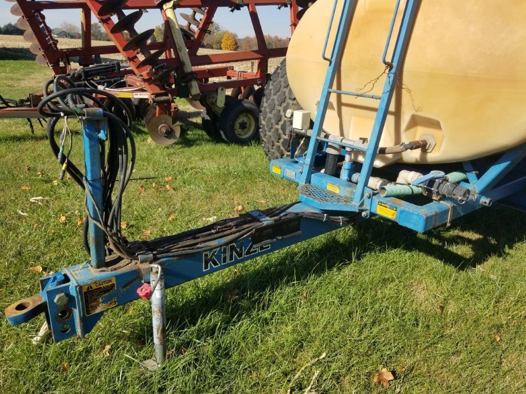 Kinze Model 1000SK 1000 Gallon In-between Sprayer