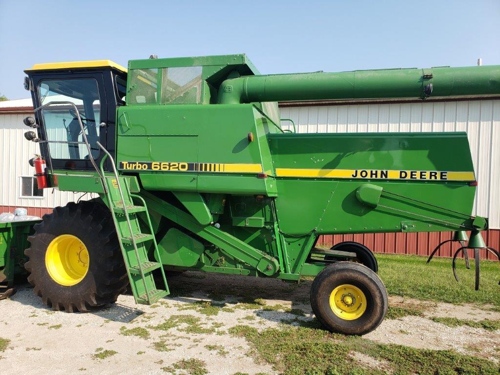 1982 JD 6620 Combine