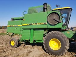 1982 JD 6620 Combine