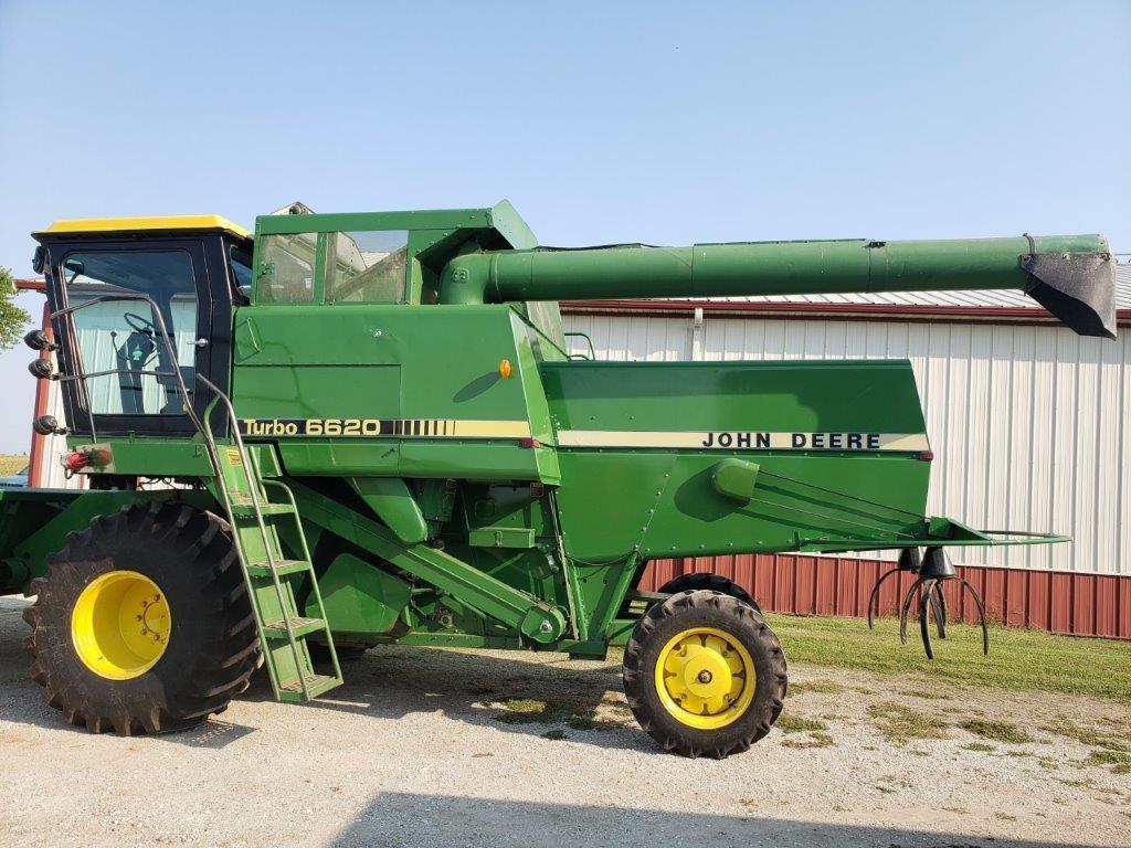 1980 JD 6620 Combine