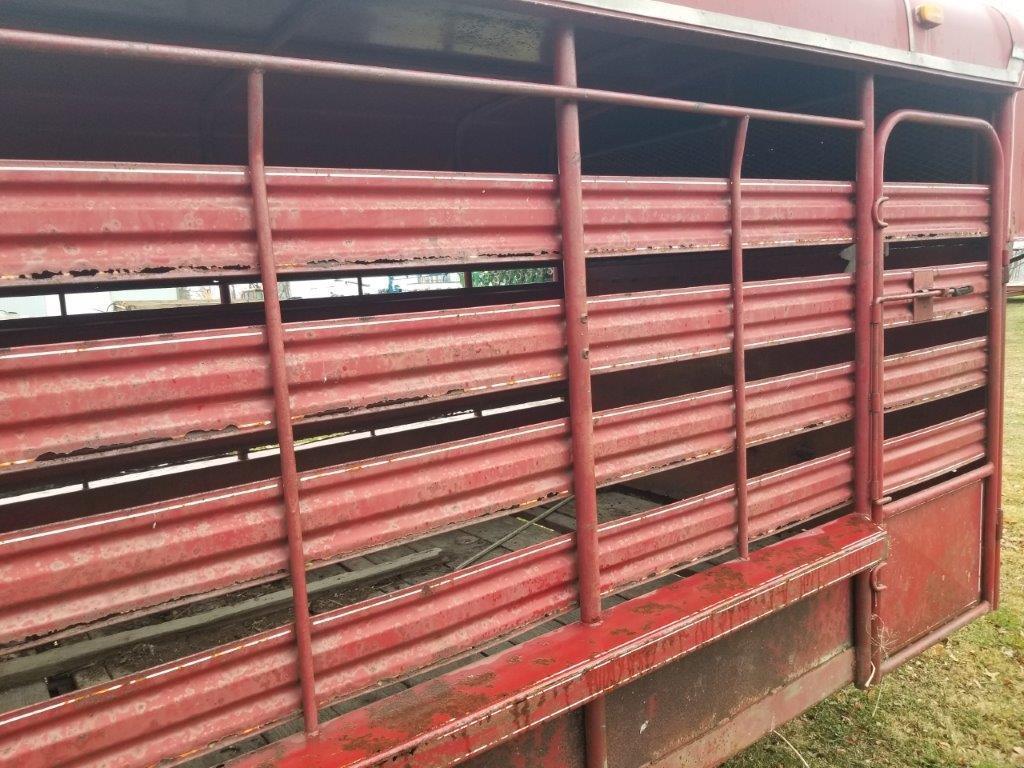 Coose 7'X18' Gooseneck Livestock Trailer