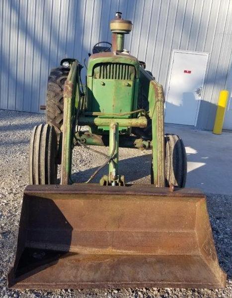 JD 4020 D WF Tractor w/ 48 Loader