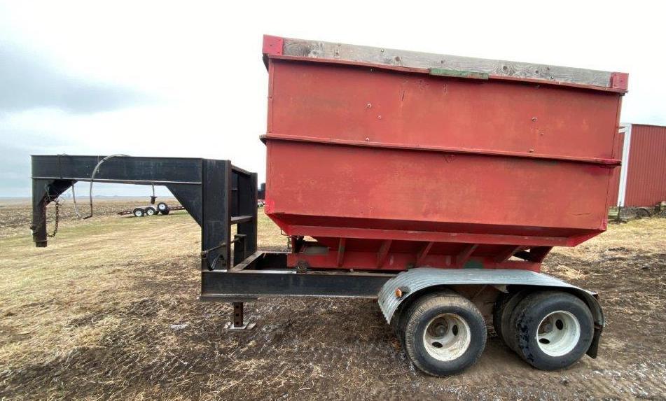 Hooper 300 Bu. Gooseneck Center Dump Grain Trailer