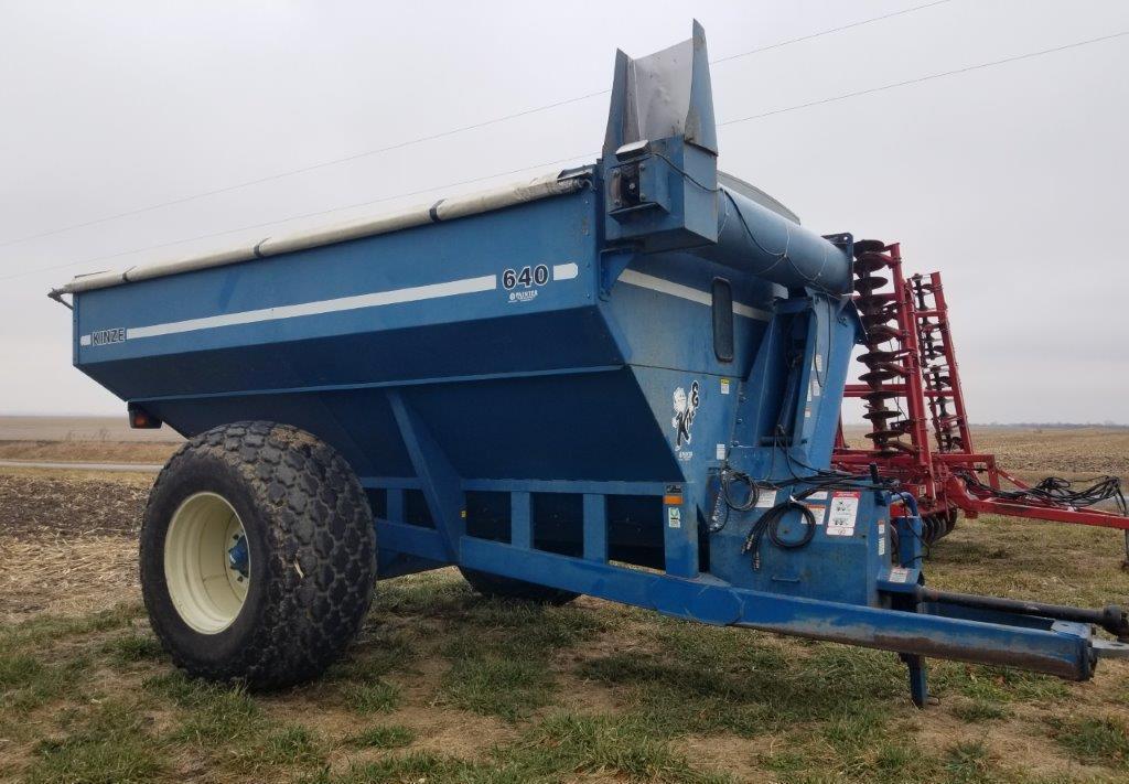 Kinze 640 Grain Cart