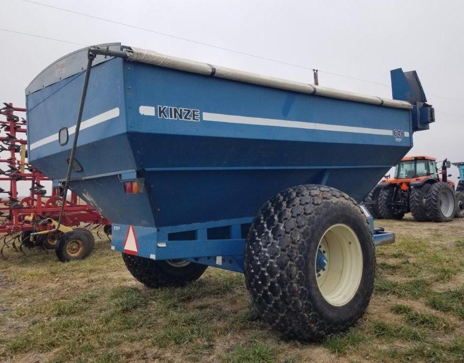 Kinze 640 Grain Cart