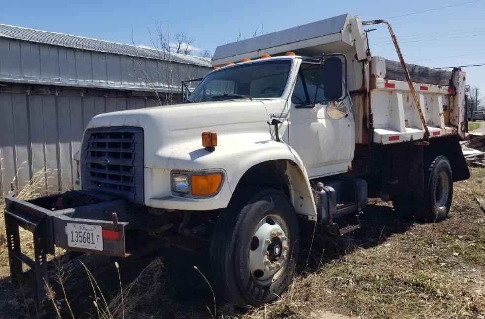 1998 Ford F-700 single axle Dump Truck