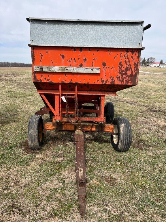 Farm King 250 bu. Gravity Wagon