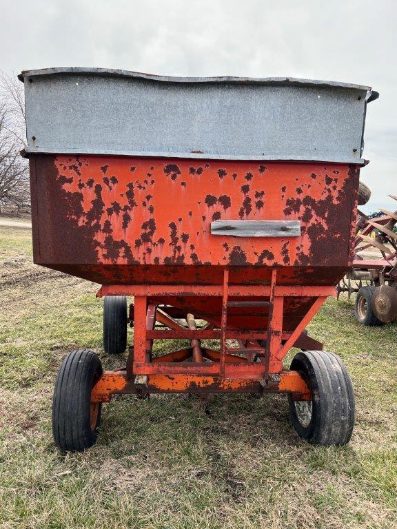 Farm King 250 bu. Gravity Wagon