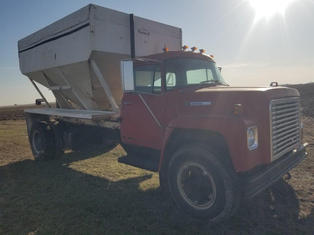 1973 IH Loadstar 1600 Dry Fertilizer Tender Truck