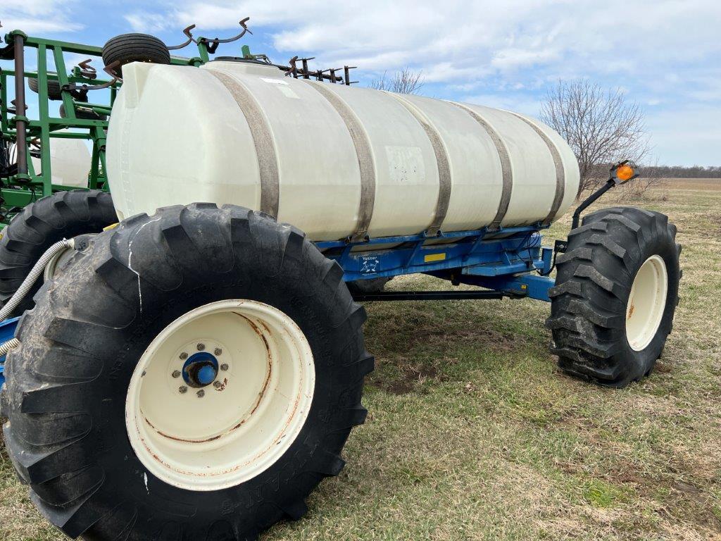 Yetter All Steer 1600-gallon Liquid Fert. Tank