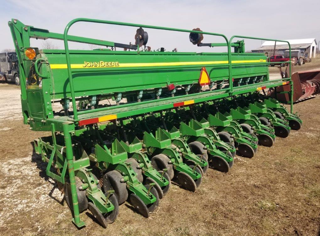 2004 JD 1530 20' Drill on JD 1570 3pt. Cart