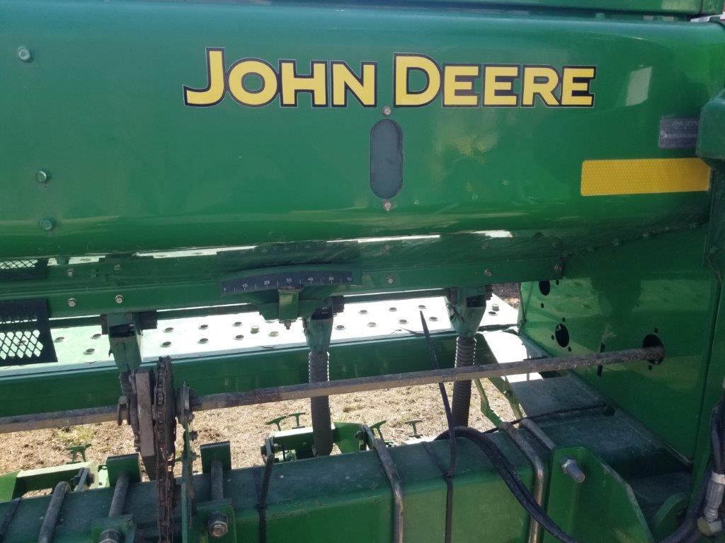 2004 JD 1530 20' Drill on JD 1570 3pt. Cart