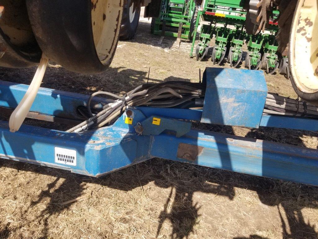 1996 Kinze 2600 12/23 row Planter