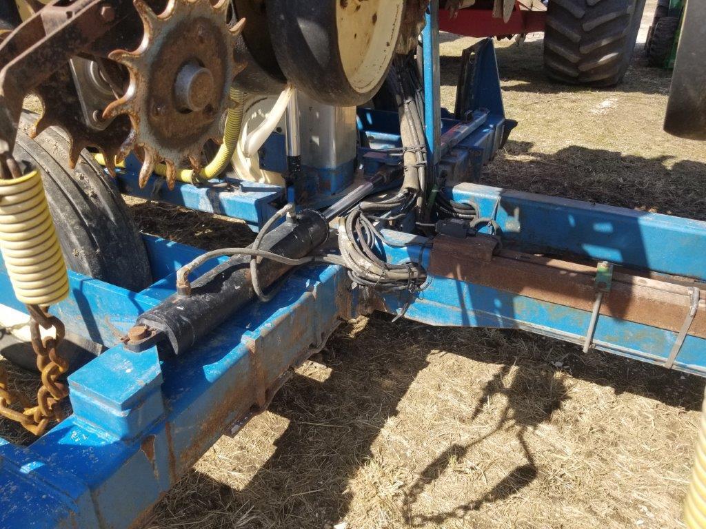 1996 Kinze 2600 12/23 row Planter