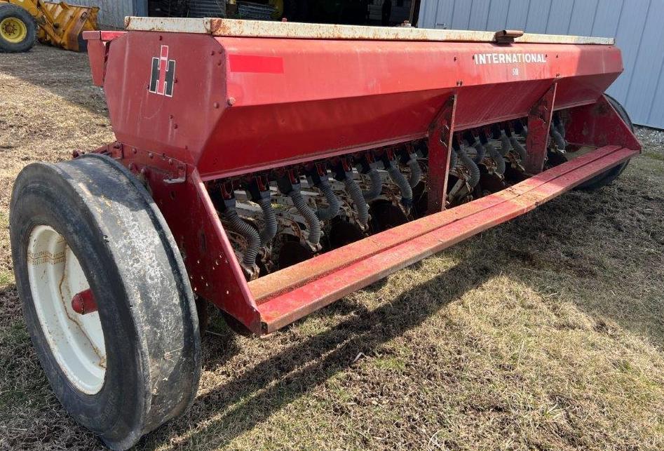 IH 510 Grain Drill 12'