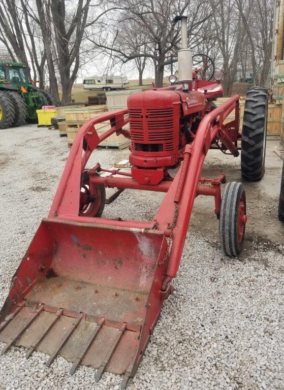 1946 Farmall H WF Tractor w/ loader