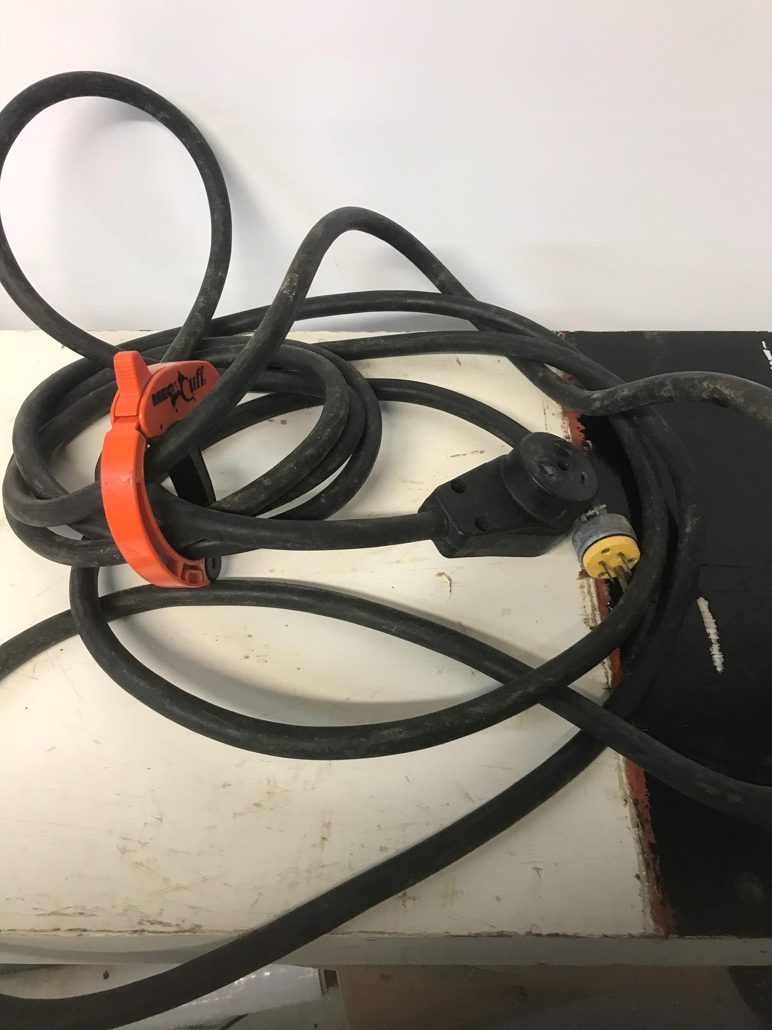 220 VOLT ELECTRICAL EXTENSION CORD