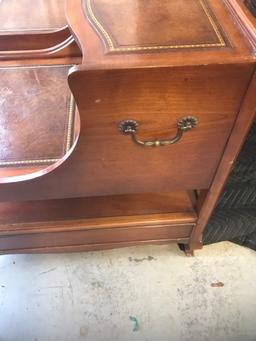 2 VINTAGE WOODEN NIGHTSTANDS WITH DRAWERS