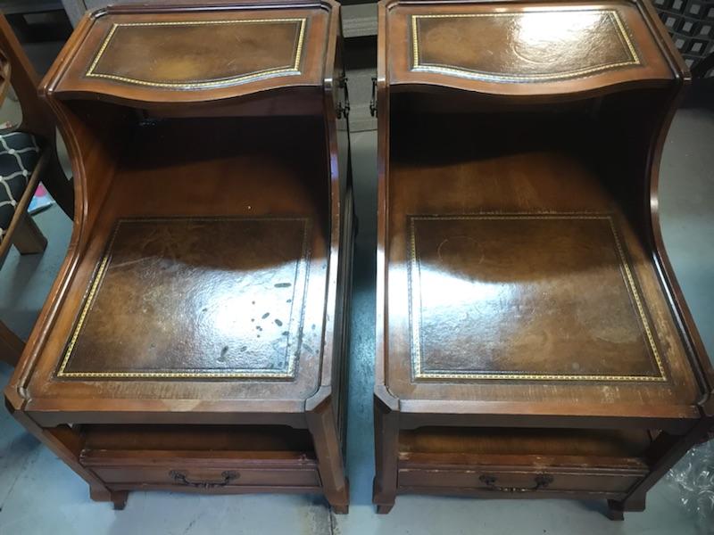 2 VINTAGE WOODEN NIGHTSTANDS WITH DRAWERS