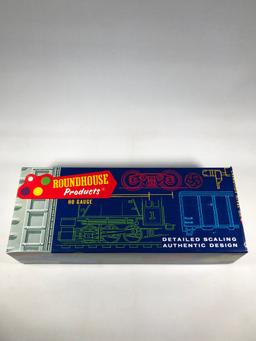 14 Roundhouse HO Gauge train cars