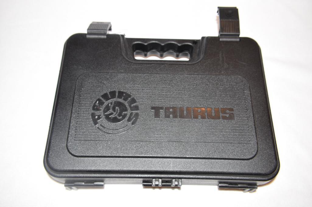 Taurus PT24/ 7 G2, 9mm semi auto Pistol, as new in original Factory case