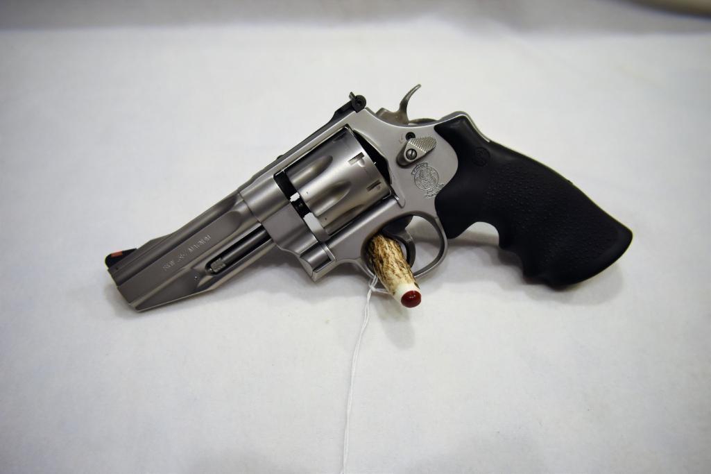 Smith & Wesson Model 627 in .357 mag Pro Series As new in original Factory Blue box