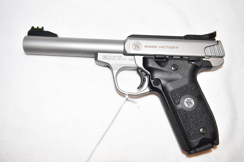 Smith & Wesson Victory Model SW 22 Victory; Target Pistol .22 LR in Box