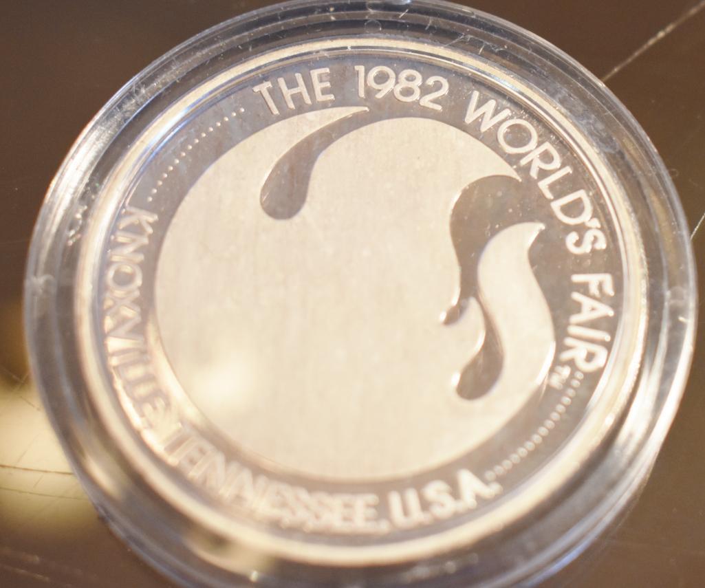 Official Medal 1982 Worlds Fair, Knoxville, Tenn. USA .999 Fine Silver 1 Oz in Velour Case