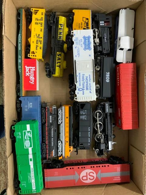 16 pieces Ho & N scale train cars