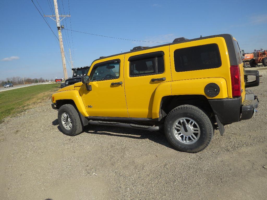 2006 Hummer H3, yellow, 5 cyl.,  4 x 4, black leather interior.