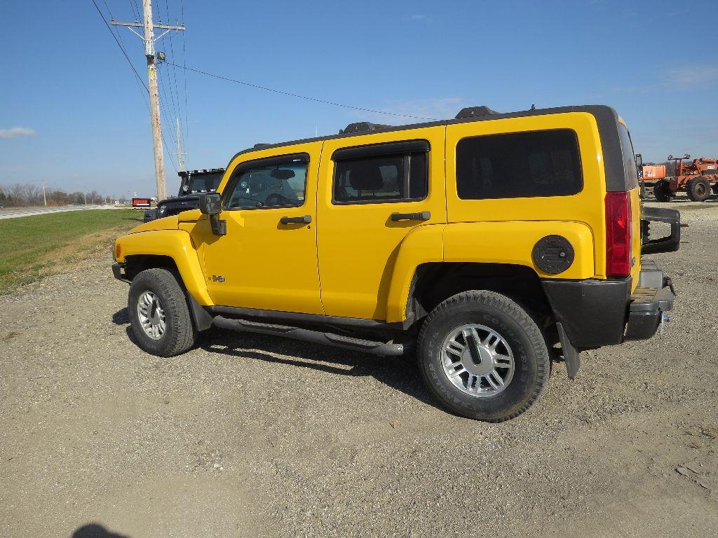2006 Hummer H3, yellow, 5 cyl.,  4 x 4, black leather interior.