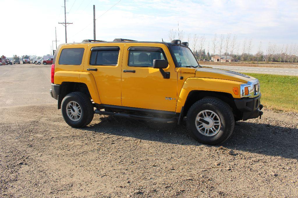 2006 Hummer H3, yellow, 5 cyl.,  4 x 4, black leather interior.