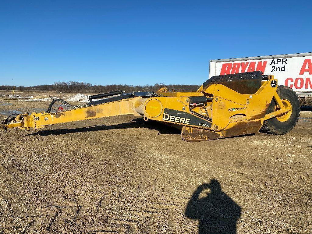 2016 DEERE 2412DE