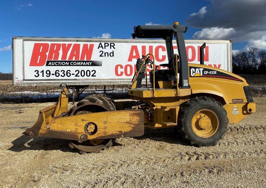 2000 CATERPILLAR CP-433E