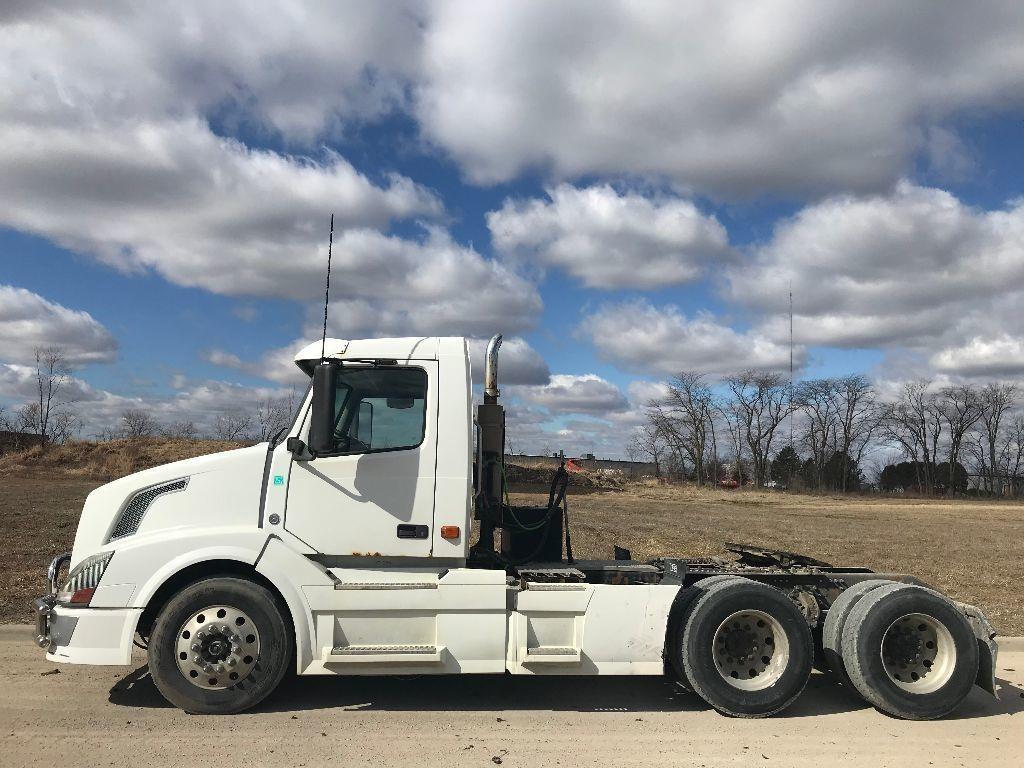 2007 VOLVO VNL64T300