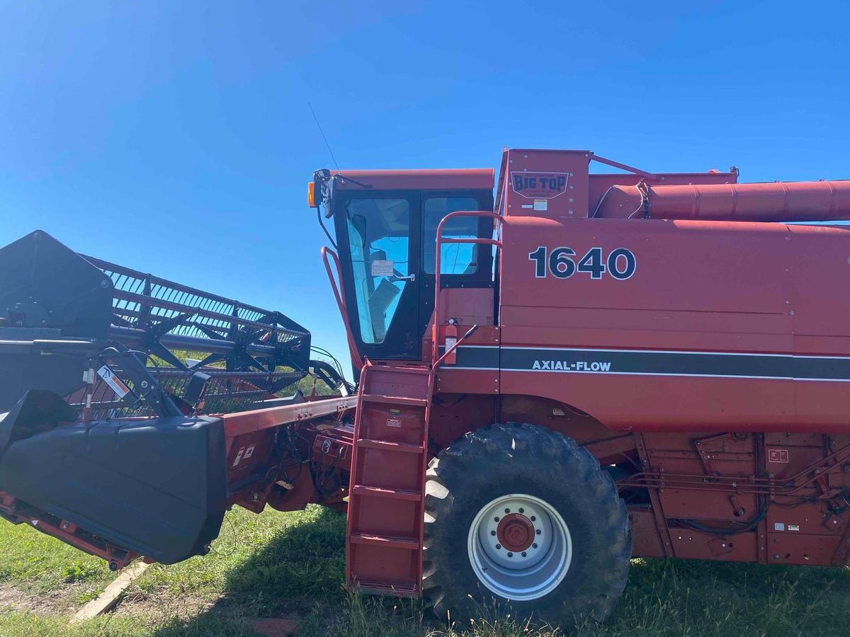 Case International 1640 Combine