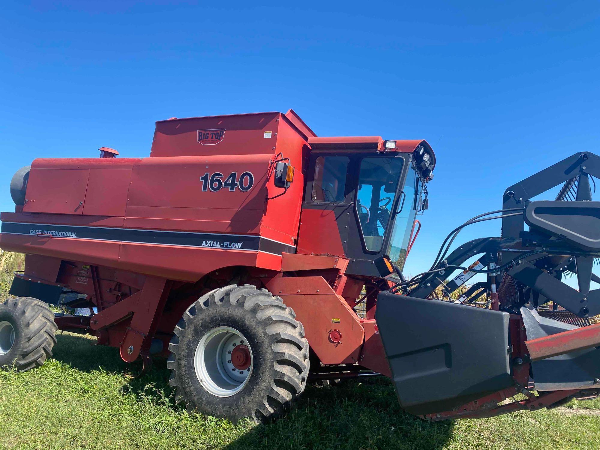 Case International 1640 Combine