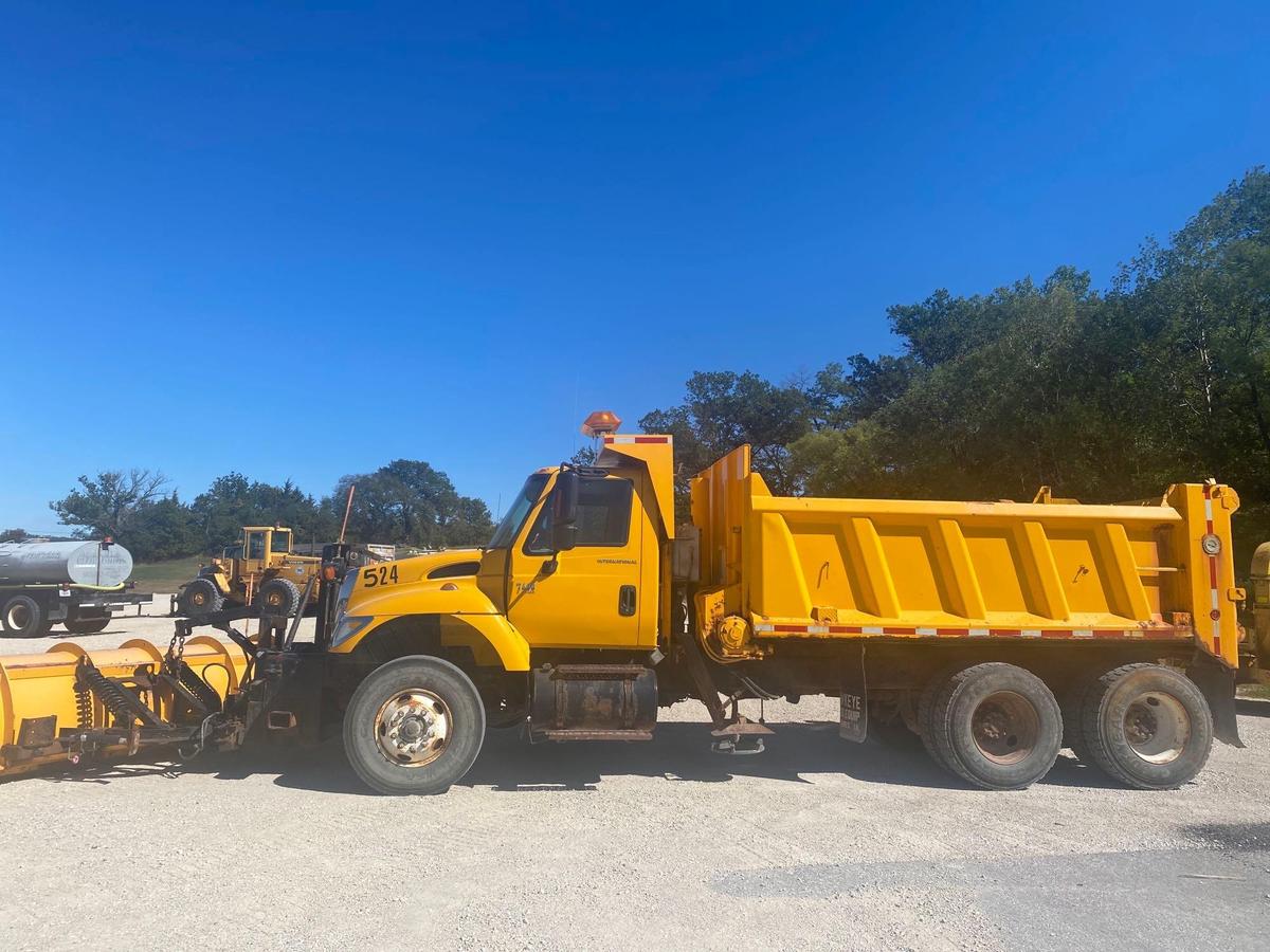 International 7400 Plow Truck