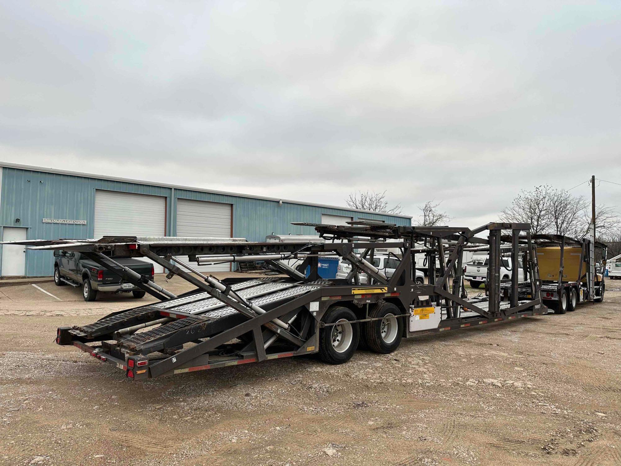 2006 Freightliner Sleeper Car Hauler