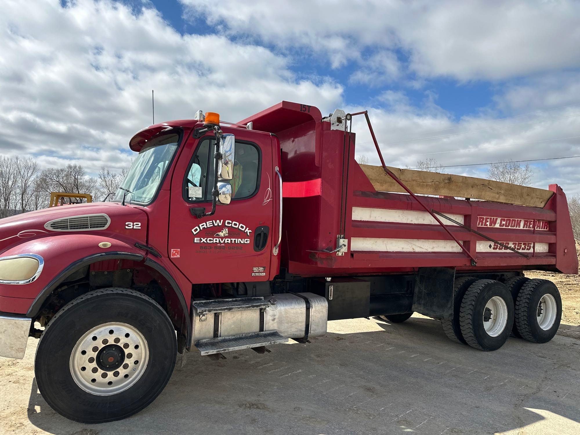 2004 Freightliner Dump truck