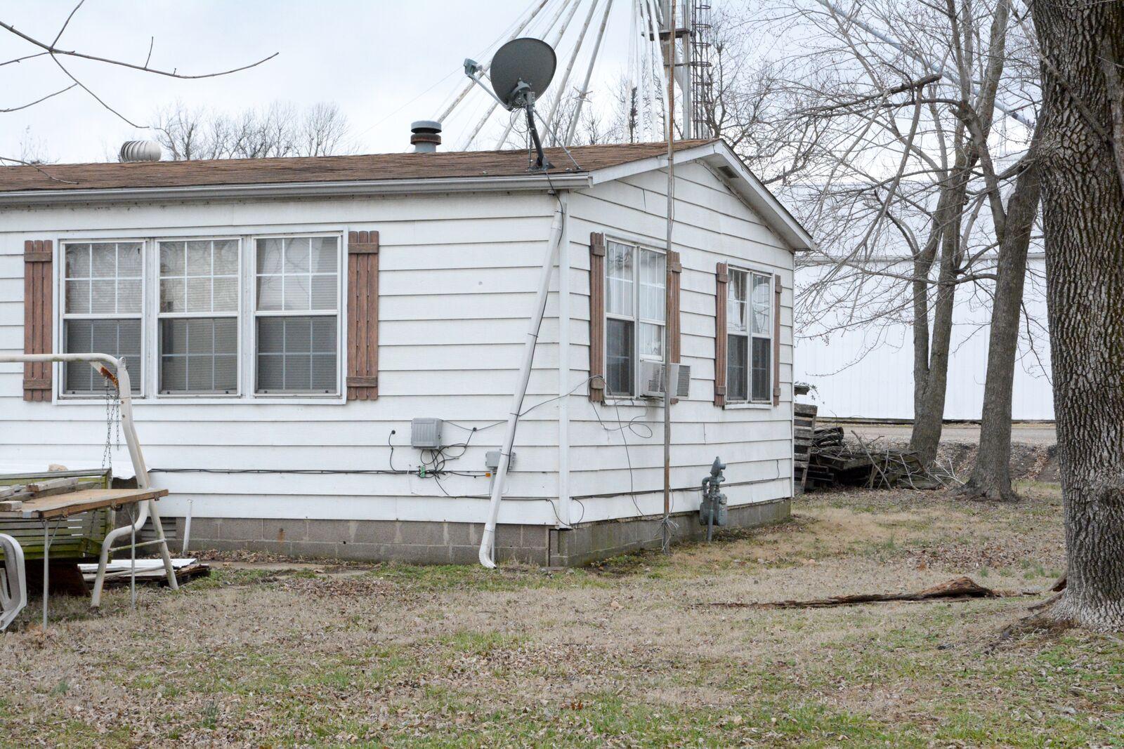 311 Dunklin Street, Morehouse, MO 63868 -      3 Bedrooms Residence on Triple Lot, No Reserve!