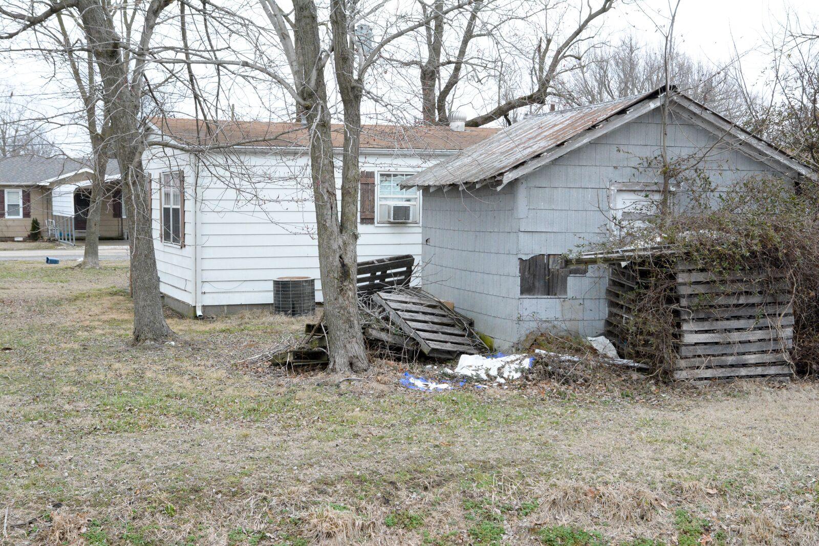 311 Dunklin Street, Morehouse, MO 63868 -      3 Bedrooms Residence on Triple Lot, No Reserve!