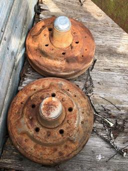 Trailer axle & 2 hubs