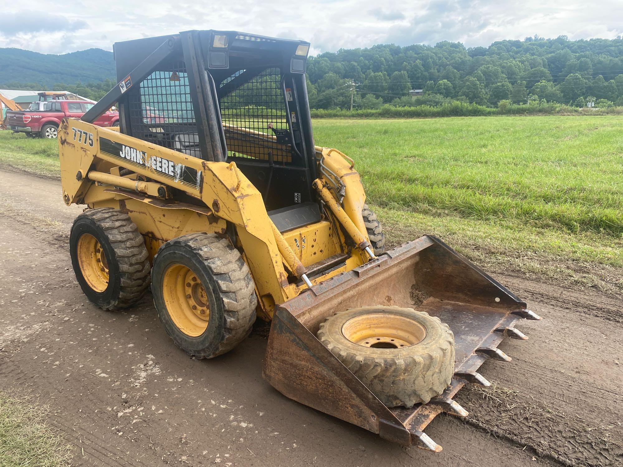 John Deere 7775 Skid Steer