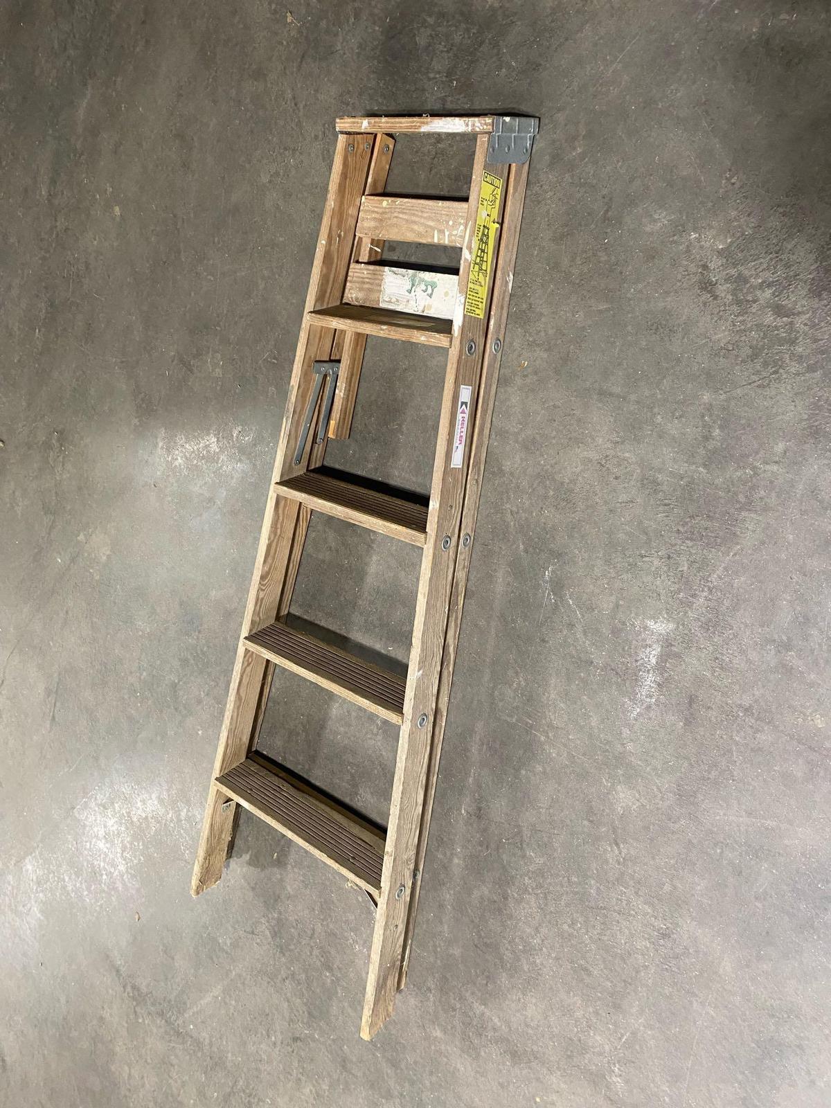 5ft Wooden Step Ladder