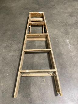 5ft Wooden Step Ladder