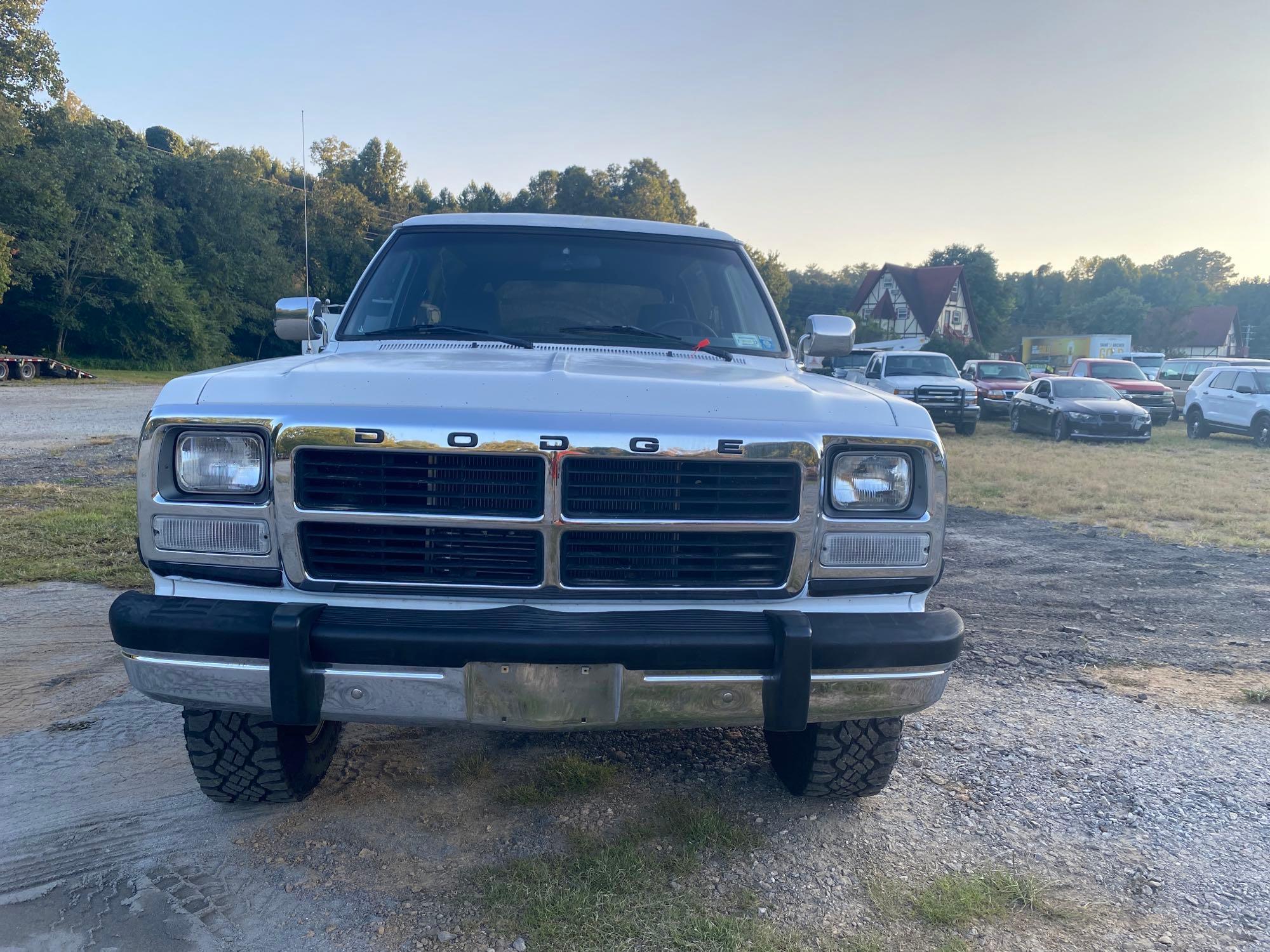 1993 Dodge RamCharger 4x4, VIN # 3B4GM17Y3PM138687