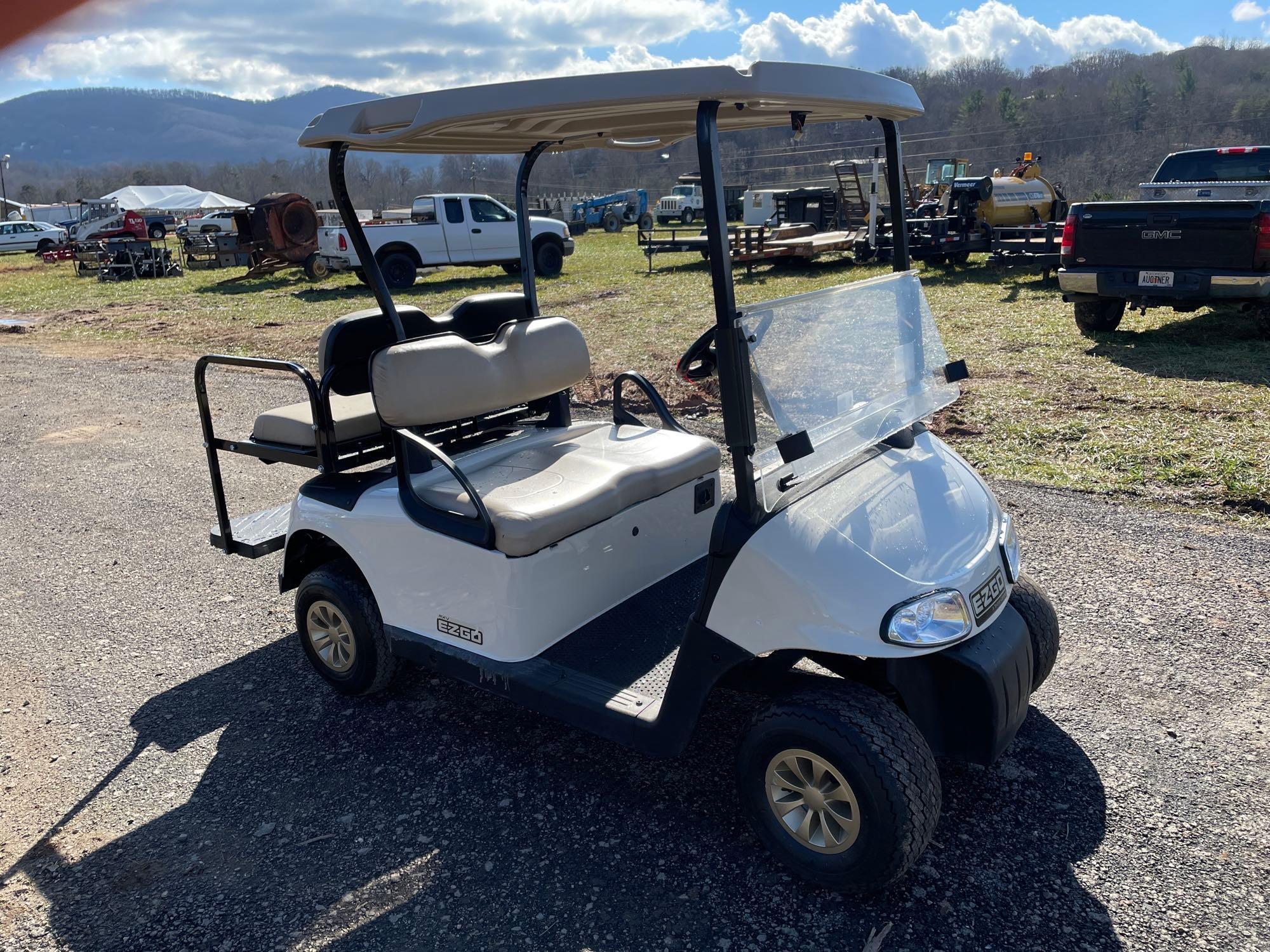 2016 E-Z-GO RXV Golf Cart